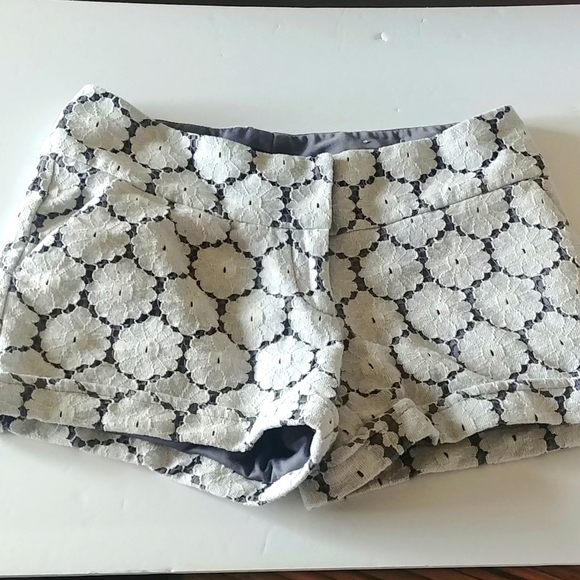 Maurices Ladies Floral Lace Short Shorts - Picture 10 of 10